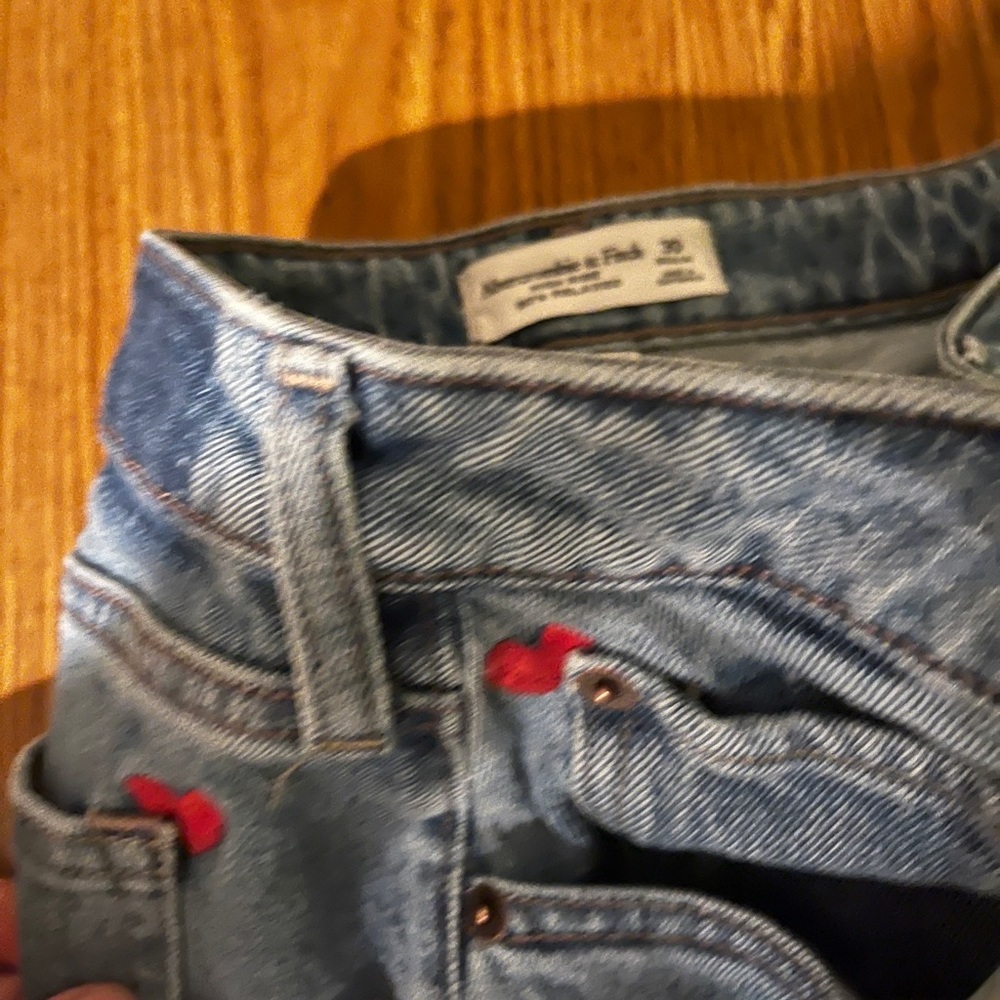 A&F Size 30R Curve Love High Rise 90s Relaxed Heart Embroidered Jean - Picture 3 of 12